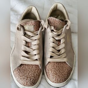 Puma Suede Women's Shoes Size 9.5 Beige/Khaki Textured "Bronze" Toe and Tongue